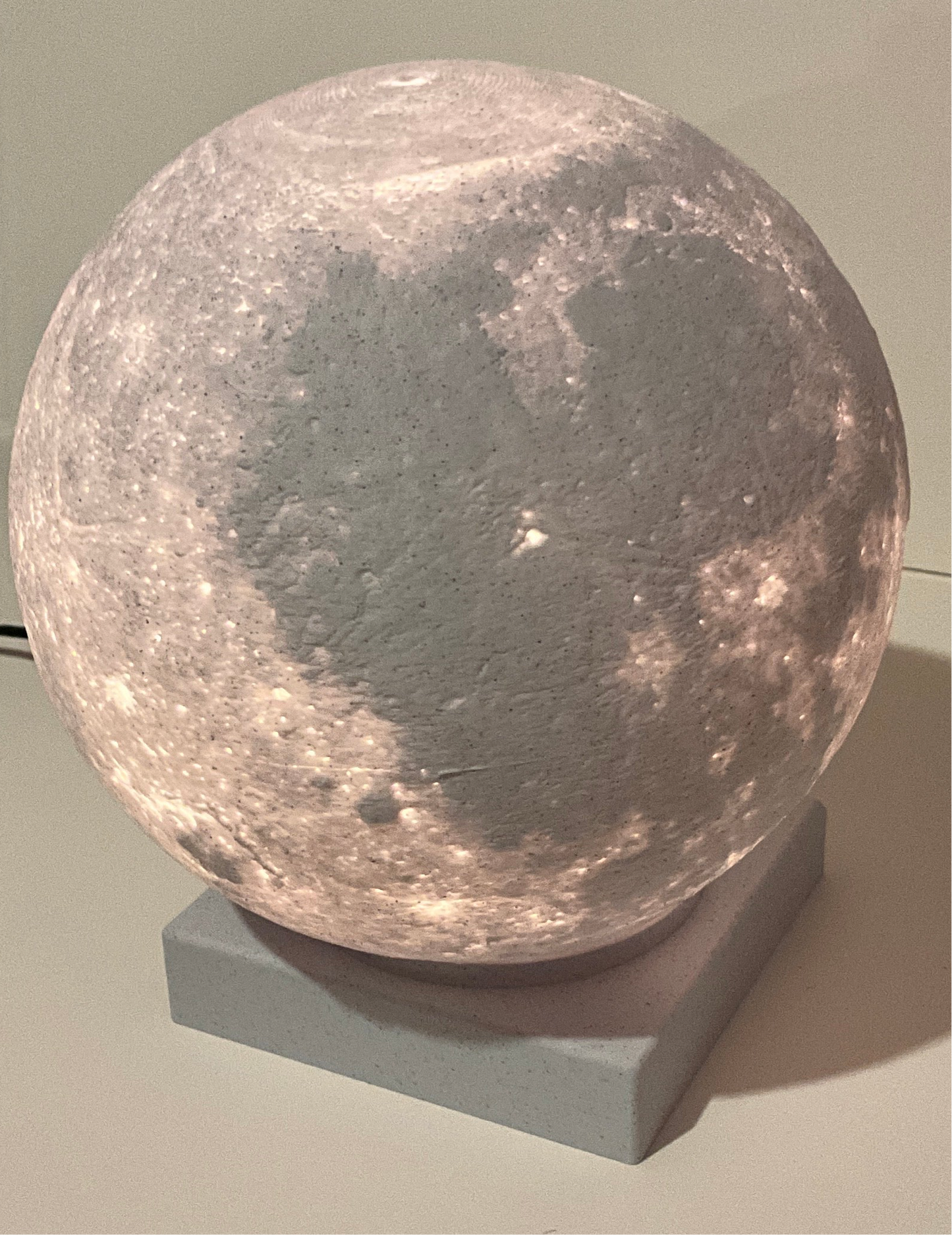 Moon lamp - realistic lunar texture capturing the moon's rugged beauty Experience the serene beauty of the moon in your own home with the Lunar Glow Lamp. This meticulously designed lamp captures the moon’s enchanting allure, featuring a highly detailed s