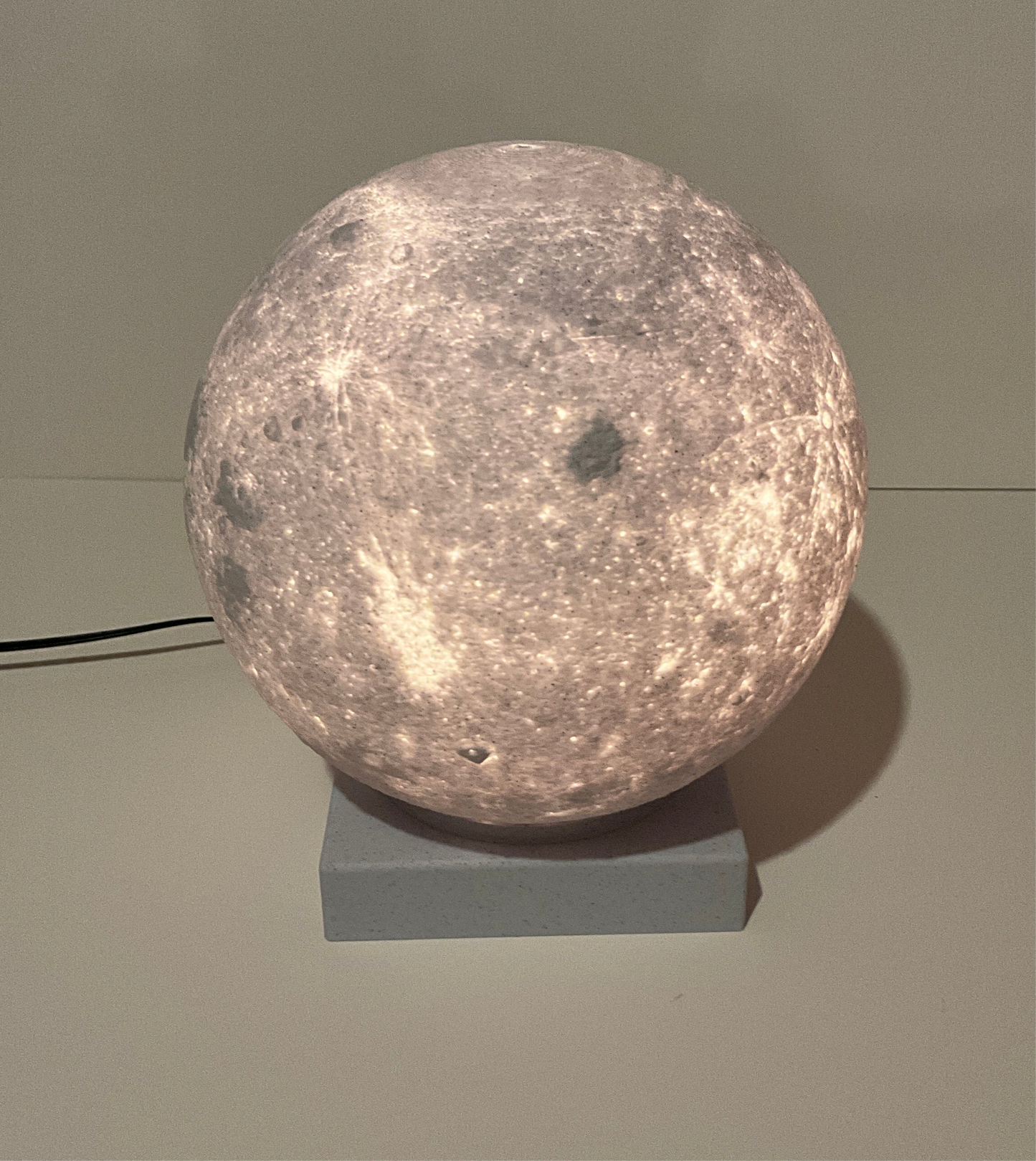 Moon lamp - realistic lunar texture capturing the moon's rugged beauty Experience the serene beauty of the moon in your own home with the Lunar Glow Lamp. This meticulously designed lamp captures the moon’s enchanting allure, featuring a highly detailed s