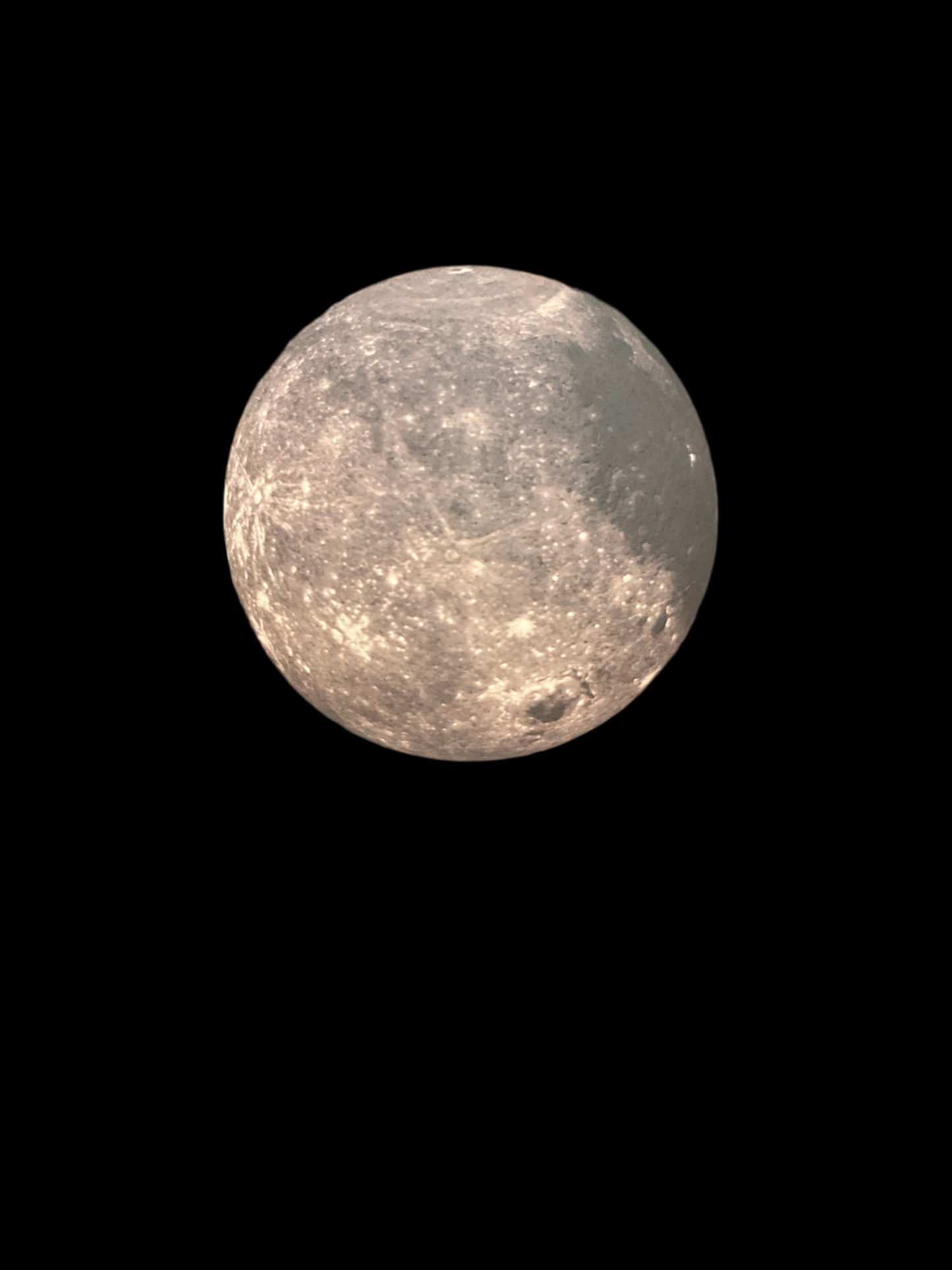 Moon lamp - realistic lunar texture capturing the moon's rugged beauty Experience the serene beauty of the moon in your own home with the Lunar Glow Lamp. This meticulously designed lamp captures the moon’s enchanting allure, featuring a highly detailed s