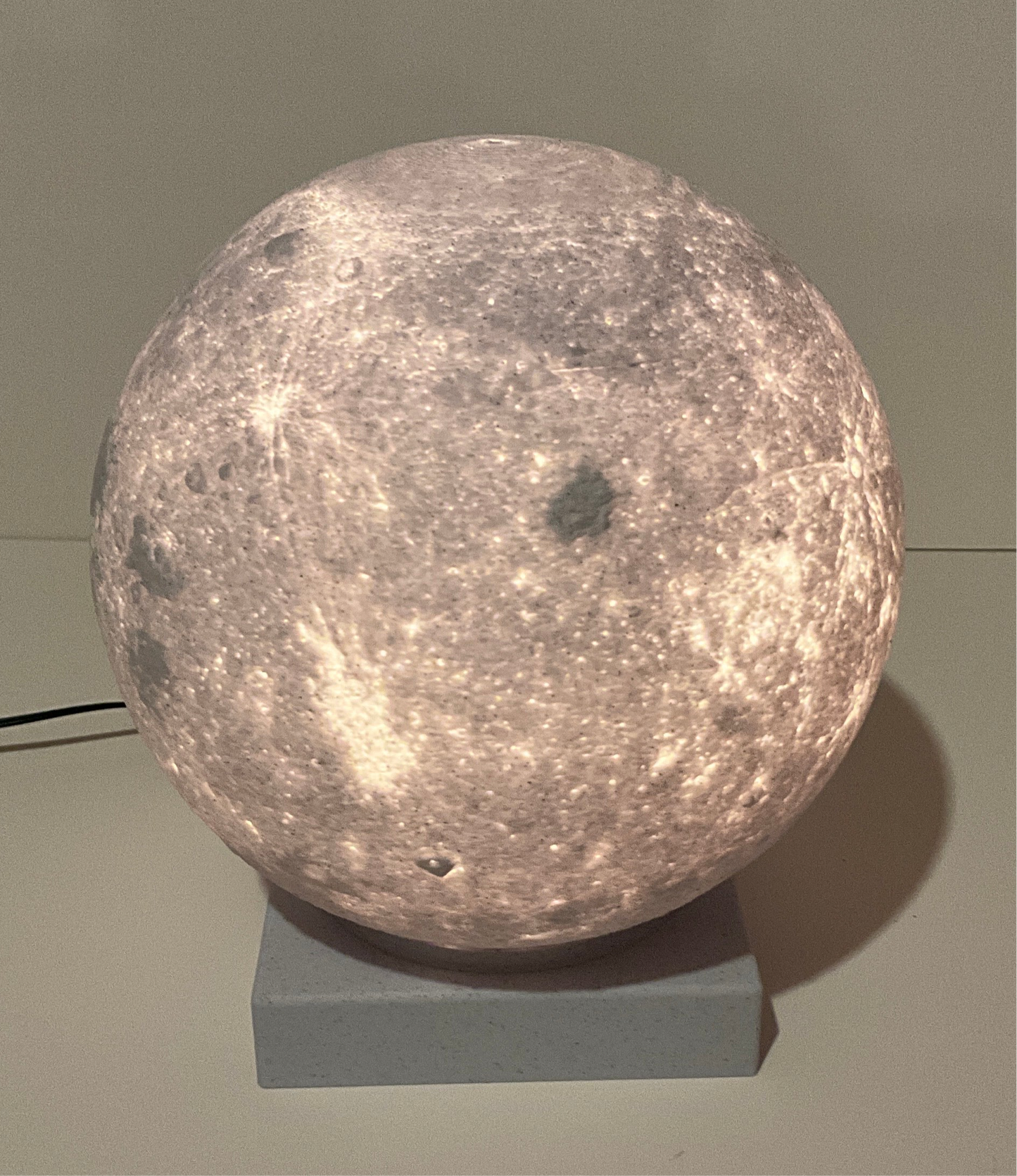 Moon lamp - realistic lunar texture capturing the moon's rugged beauty Experience the serene beauty of the moon in your own home with the Lunar Glow Lamp. This meticulously designed lamp captures the moon’s enchanting allure, featuring a highly detailed s
