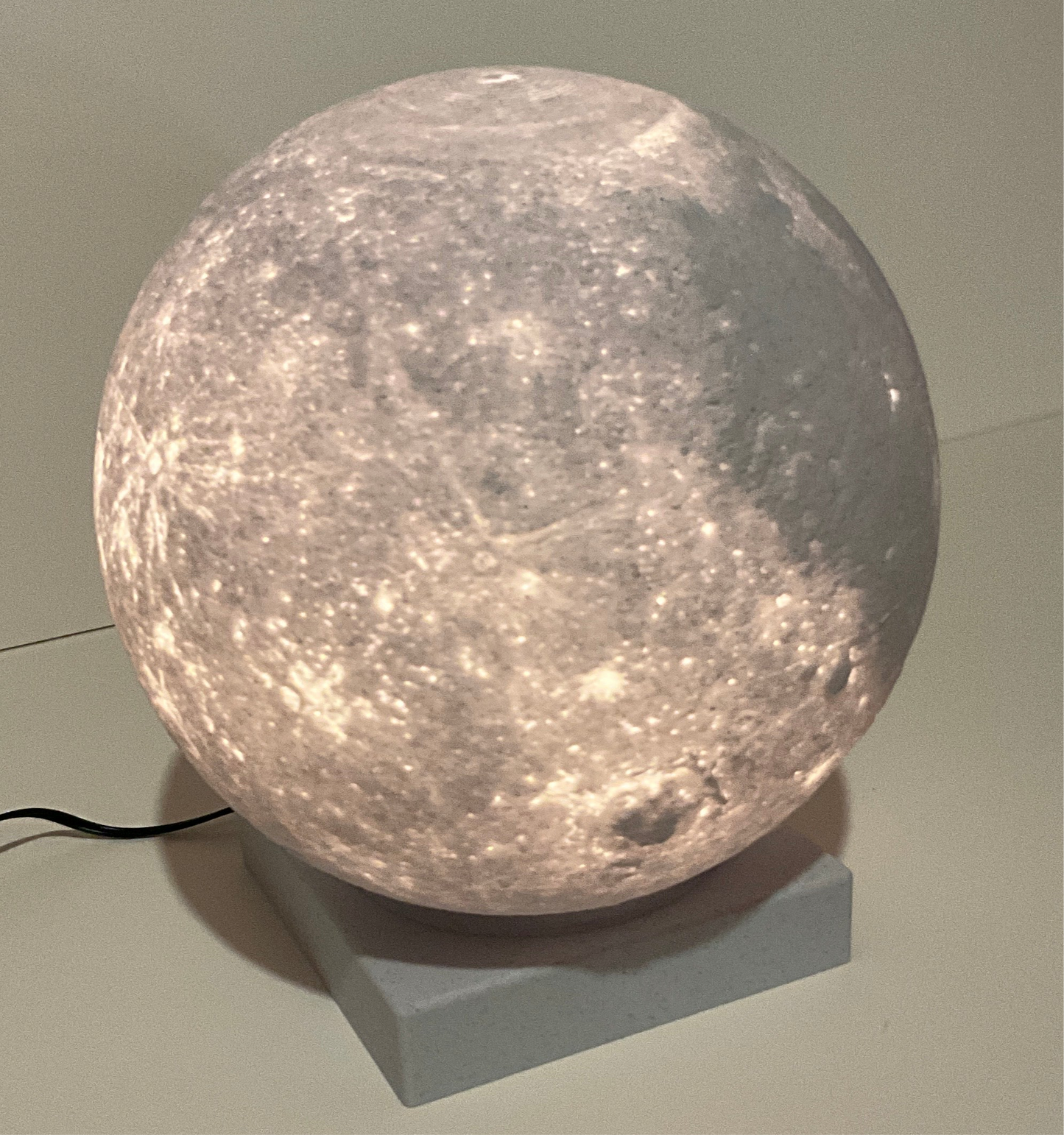 Moon lamp - realistic lunar texture capturing the moon's rugged beauty Experience the serene beauty of the moon in your own home with the Lunar Glow Lamp. This meticulously designed lamp captures the moon’s enchanting allure, featuring a highly detailed s
