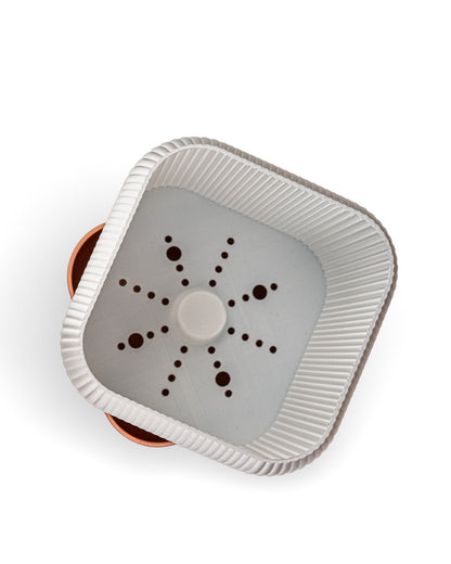 Self Watering Planter: Effortless Plant Care Meets Modern Design Transform the way you care for your plants with the Self-Watering Planter, a smart and stylish solution for keeping your greenery thriving with minimal effort. Designed for both convenience